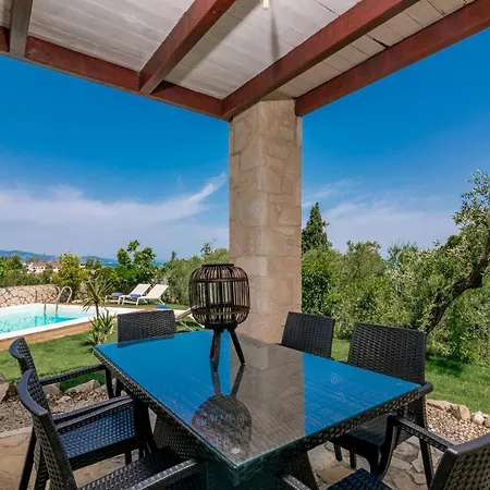 Astarte Villas - Nout